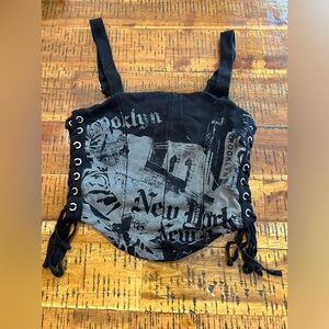 Selling a really cute XS black garage crop top, I’m not wearing it anymore..